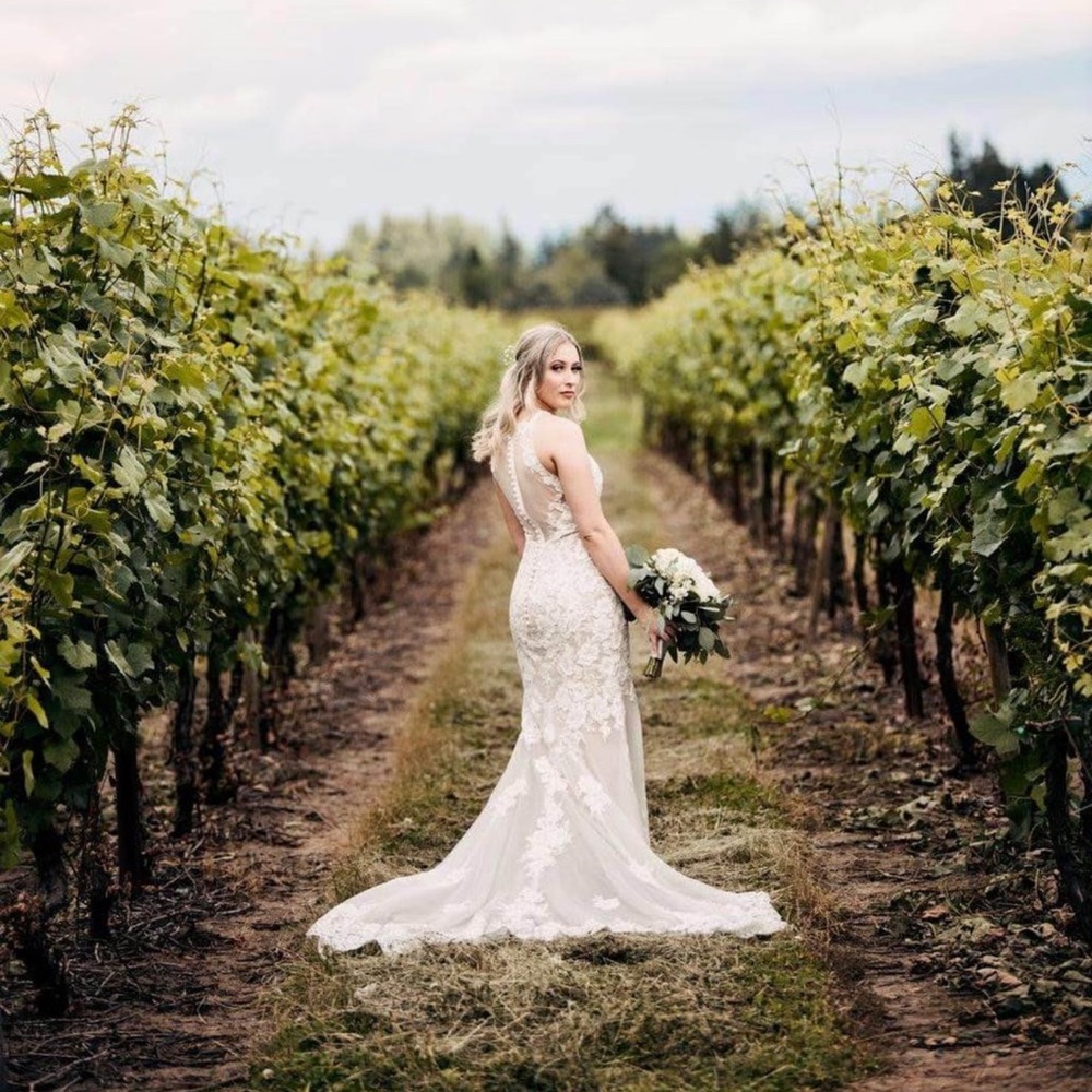 Galina Signature Wedding Dress (size 4)